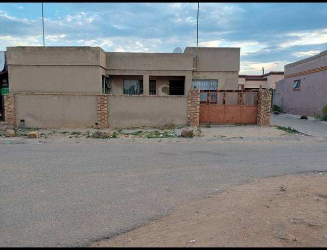7 BEDROOM HOUSE FOR SALE IN ESSELEN PARK